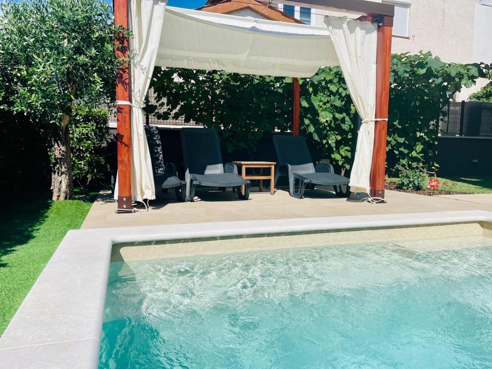 Boutique Apartment With Private Pool For Your Exclusive Use Novigrad  Exterior photo