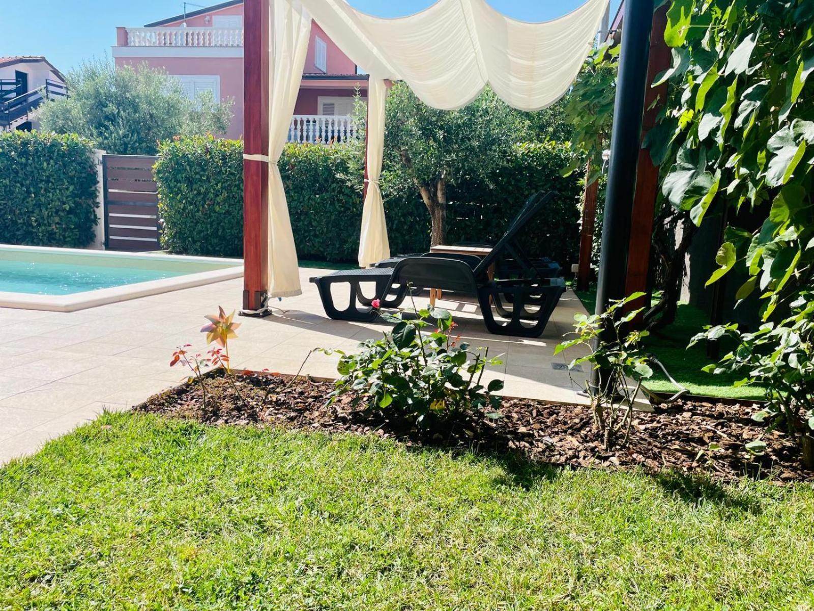 Boutique Apartment With Private Pool For Your Exclusive Use Novigrad  Exterior photo